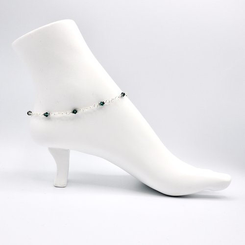 will fit 10" (25.4cm) up to just over 11" (27.9cm)  